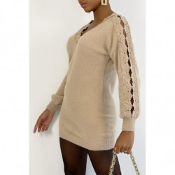 Pull col V beige long tout doux ajouré le long des bras