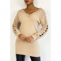 Pull col V beige long tout doux ajouré le long des bras