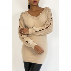 Pull col V beige long tout doux ajouré le long des bras