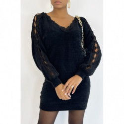 Pull col V noir long tout doux ajouré le long des bras