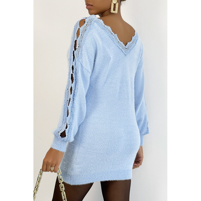 Pull col V bleu long tout doux ajouré le long des bras