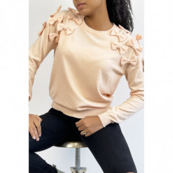 Pull basique rose à noeuds papillons sur les épaules