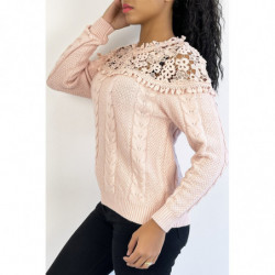 Pull rose en maille à col en broderie