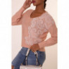 Pull col V rose pastel à motif dentelle blanche