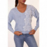 Pull col V bleu pastel à motif dentelle blanche