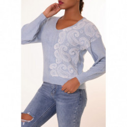 Pull col V bleu pastel à motif dentelle blanche