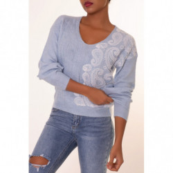 Pull col V bleu pastel à motif dentelle blanche