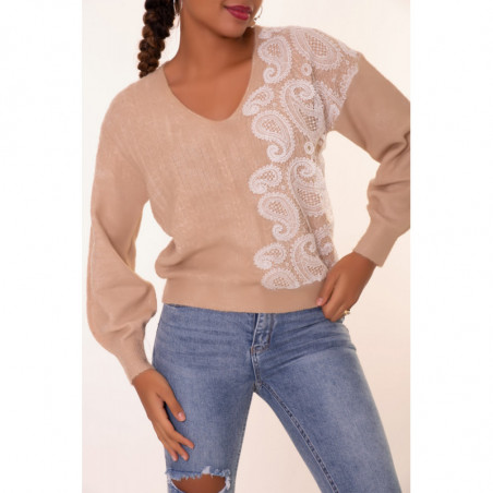 Pull col V beige à motif dentelle blanche