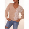 Pull col V beige à motif dentelle blanche