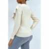 Pull col V classique beige effet doublure et dentelle