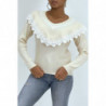 Pull col V classique beige effet doublure et dentelle