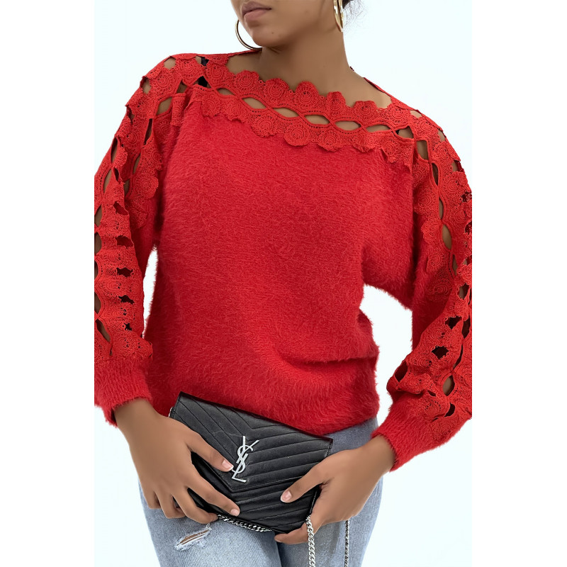 Pull matière duveteux rouge à col bardot en dentelle