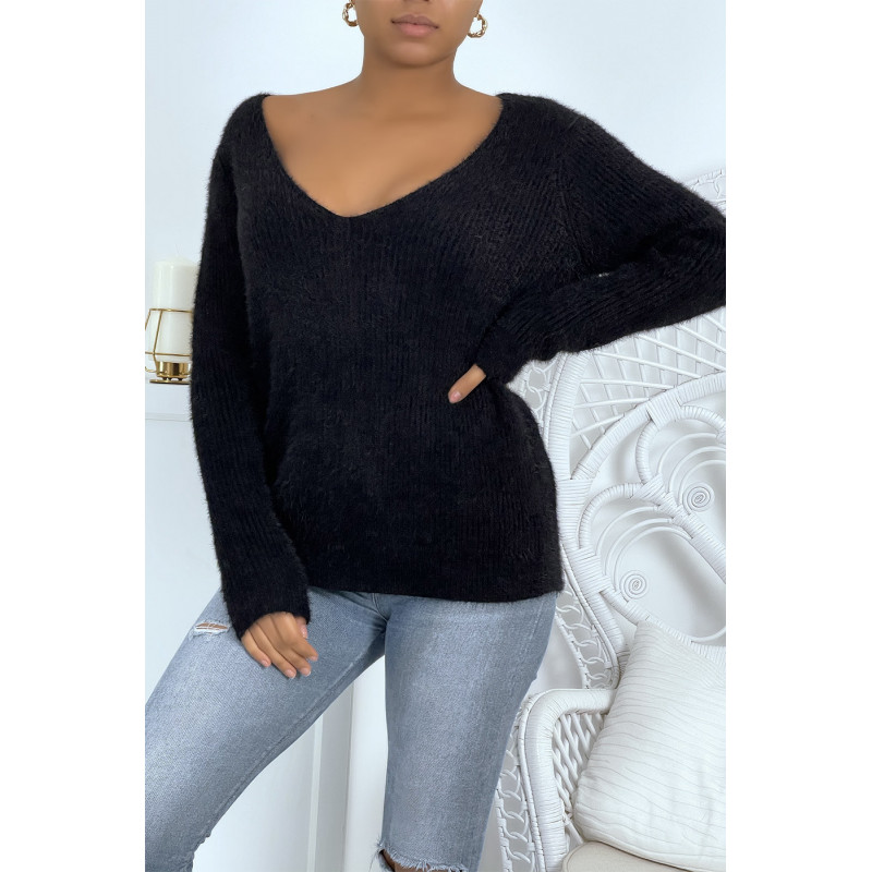 Pull duveteux col V noir style cocooning