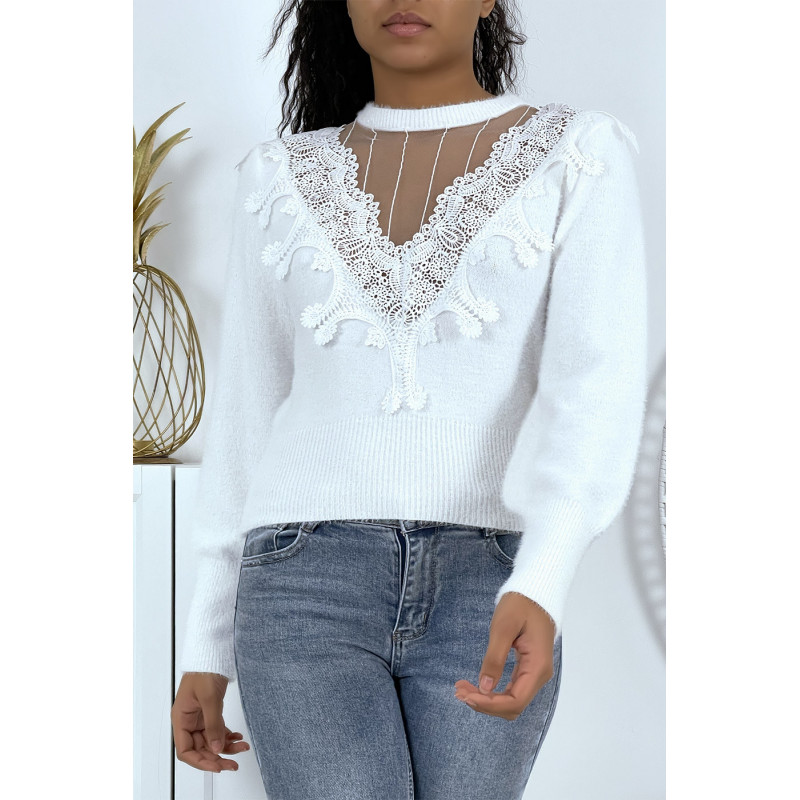 Pull doux blanc à décolleté tulle et dentelle