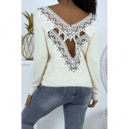 Pull duveteux beige ajouré dans le dos