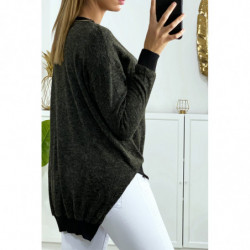 Pull noir long derrière et court devant avec motif