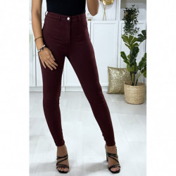 Jeans slim en bordeaux avec...