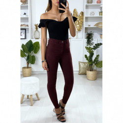 Jeans slim en bordeaux avec fausse poches à l'avant