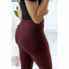 Jeans slim en bordeaux avec fausse poches à l'avant