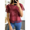 Top bordeaux doublé en dentelle et crochet avec manches bouffantes.