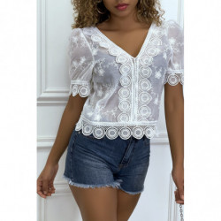 Blouse blanche ajourée en  col V