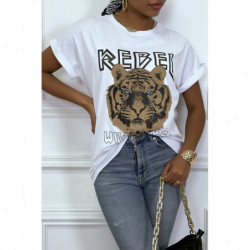 Tee-shirt blanc ample avec écriture REBEL et tête de lion