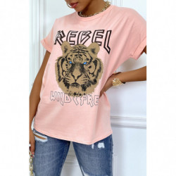 Tee-shirt rose ample avec écriture REBEL et tête de lion