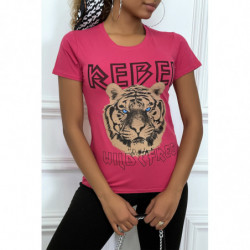 Tee-shirt fuchsia cintrée avec écriture REBEL et tête de lion