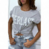 T-shirt gris manches retroussées avec écriture "Everlast".