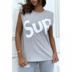 T-shirt gris oversize sans manches à épaulettes et écriture "sup"