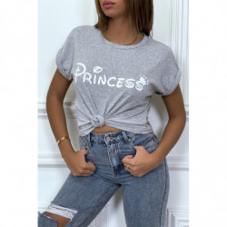 T-shirt gris avec écriture "pincesse" et manches retroussées