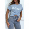 T-shirt turquoise avec écriture "pincesse" et manches retroussées