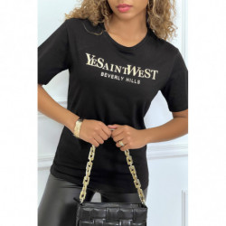 T-shirt noir manches courtes avec écriture dorée "YeSaintWest"