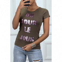 Tee-shirt kaki avec écriture en sequins rose