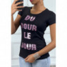 Tee-shirt noir avec écriture en sequins rose