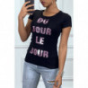 Tee-shirt noir avec écriture en sequins rose