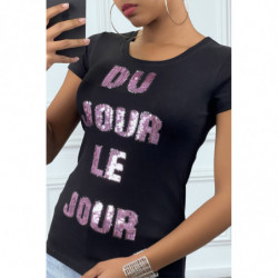 Tee-shirt noir avec écriture en sequins rose