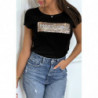 Tee-shirt noir avec inscription en strass sur fond leopard brillant