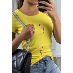 Tee-shirt jaune à motif...