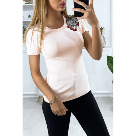 T-shirt rose avec accessoire motif main en strass