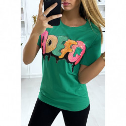 T-shirt vert avec écriture pailleté. Mode femme pas cher