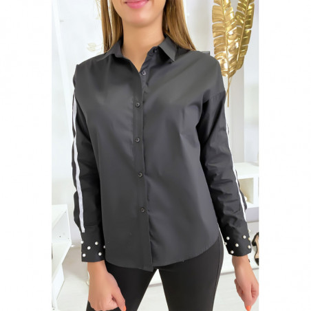 Chemise noir avec bande blanche sur les bras et perles aux manches