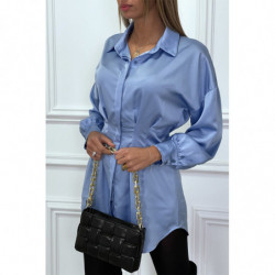 Longue chemise bleue...