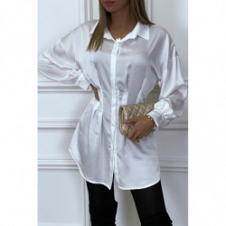 Longue chemise blanche...