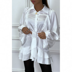 Chemise satiné blanche avec manches large ceinture et volant