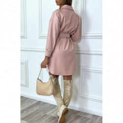 Chemise rose en simili à coupe asymétrique et ceinture