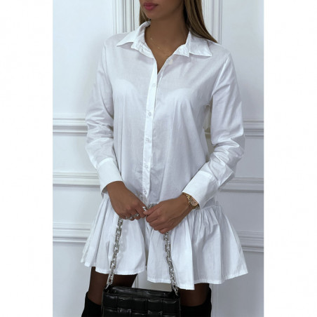 Robe chemise blanche plissée au bas et évasée