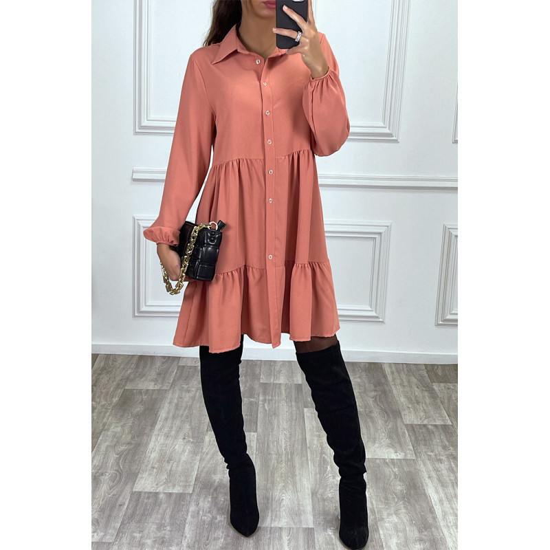 Robe chemise corail à volant et boutons