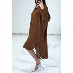 Robe chemise ample marron avec manches chauve-souris