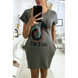 Robe tee shirt kaki avec poche et écriture TIKTOK